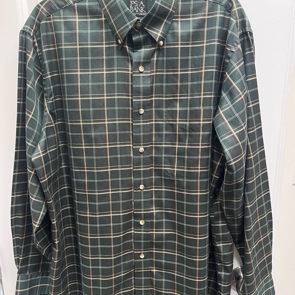 Jos A Bank men’s dark green plaid button down. Travelers collection size L - Picture 2 of 8